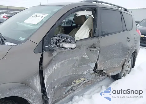 2011 Toyota Rav4 Limited z USA, uszkodzony, nr VIN 2T3DF4DV3BW105465